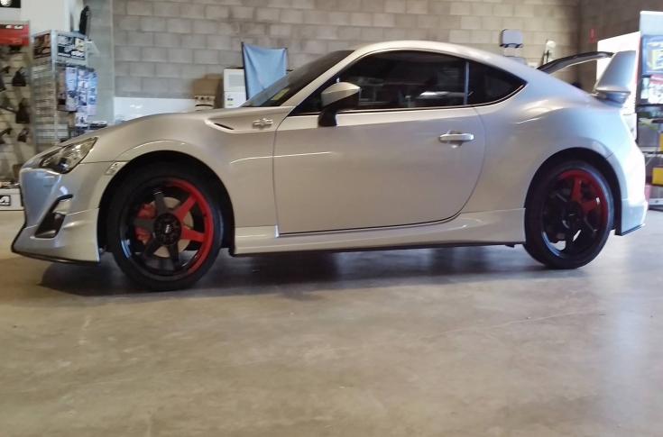 TOYOTA 86 WASABI BLACK OR RED